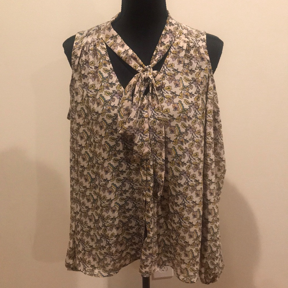NWOT Blouse with floral pattern